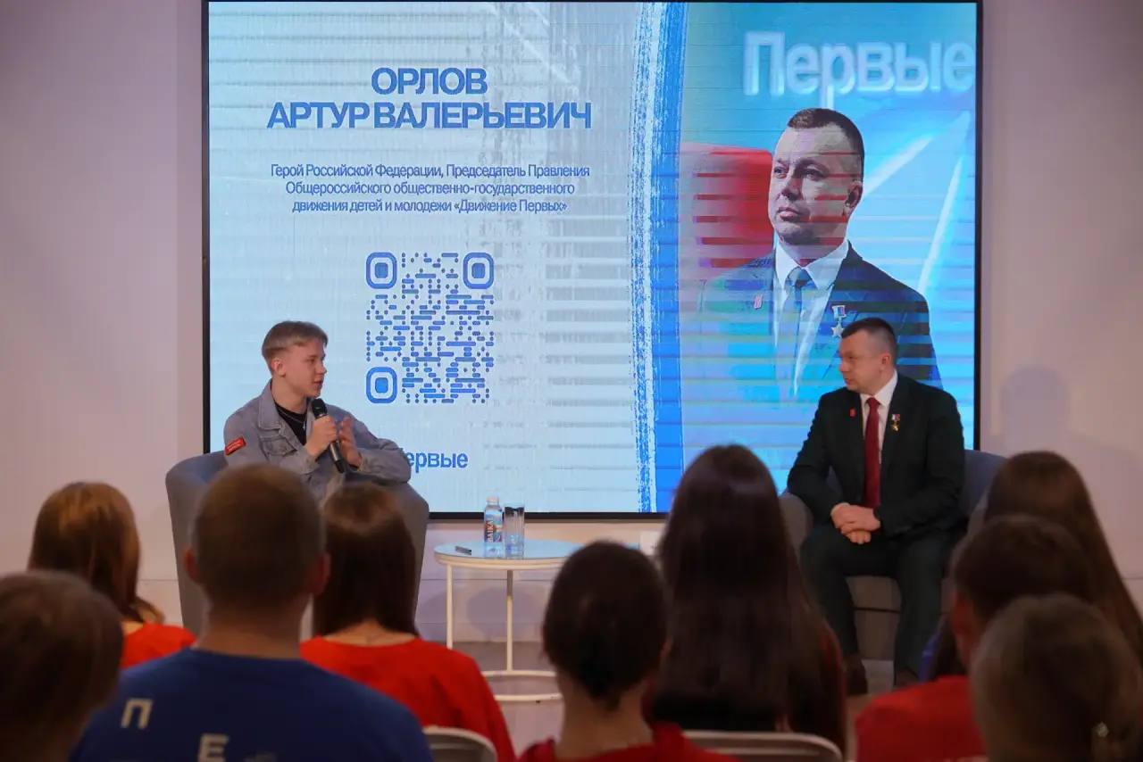 Герой России, лидер Движения Первых Артур Орлов высоко оценил систему организации работы с молодежью в Приангарье