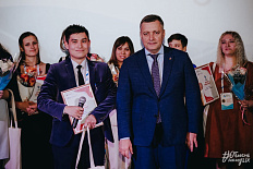 071-QvCc91Brugc.jpg